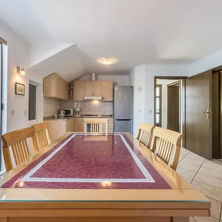 Buljan ゲストハウス 3*